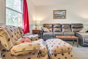 House (3 Bedrooms) | Interior - 1 Mi to Pisgah Natl Forest: Wooded Haven w/ Deck (Pisgah Forest)