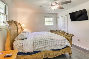 House (3 Bedrooms) | Interior - 1 Mi to Pisgah Natl Forest: Wooded Haven w/ Deck (Pisgah Forest)