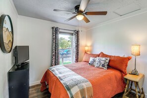 Interior - Walk to River & Trails: Cozy Damascus Cottage! (Damascus)