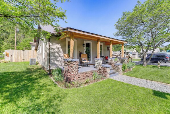 Interior - Walk to River & Trails: Cozy Damascus Cottage! (Damascus)