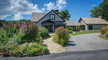 Apartment (0 Bedroom) | Interior