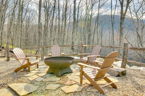 Modern Mountain-view Gem w/ Deck in Glenville