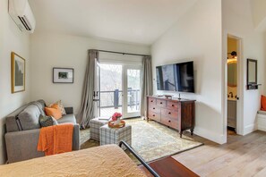 Apartment (0 Bedroom) | Interior - Modern Mtn Retreat w/ Deck & Views in Glenville! (Glenville)