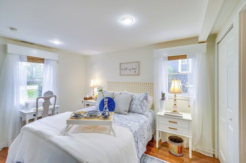 Hike, Sip & Explore: Charming Waterford Cottage!