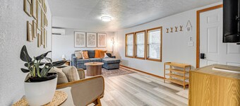 9 Mi to The Gorge: Updated Retreat w/ Yard!