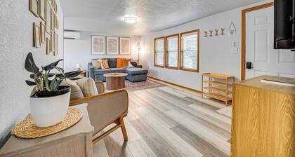 9 Mi to The Gorge: Updated Retreat w/ Yard!