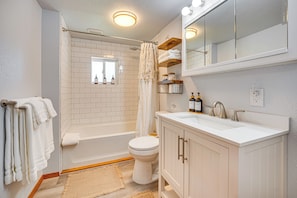 House (3 Bedrooms) | Interior - 9 Miles to Gorge: 18 Min to Quincy Home w/ Yard (George)