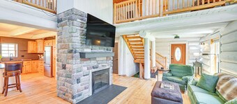 4 Mi to Dtwn: Spacious Family Cabin in Jonesville!