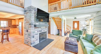4 Mi to Dtwn: Spacious Family Cabin in Jonesville!