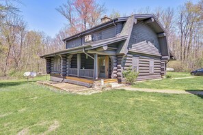 Interior - 4 Mi to Dtwn: Spacious Family Cabin in Jonesville! (Jonesville)