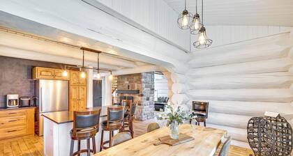 4 Mi to Dtwn: Spacious Family Cabin in Jonesville!