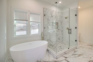 House (5 Bedrooms) | Interior - 3 Mi to Winery: Jasper Mountain Chalet w/ Hot Tub! (Jasper)