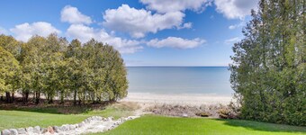 Algoma Retreat: Near Beach, Game Room, Yard