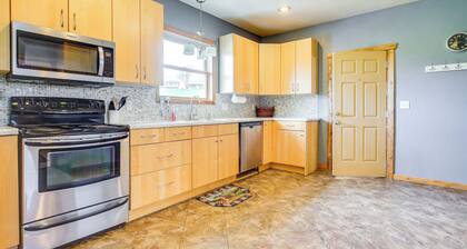 Algoma Retreat: Near Beach, Game Room, Yard