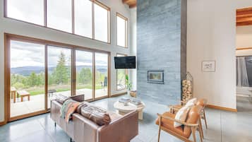 House (3 Bedrooms) | Front of property