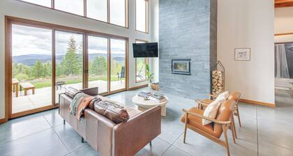 Luxe Mtn-view Escape 5 Mi to Dtwn Priest River!