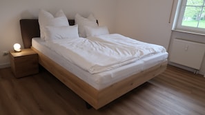 1 bedroom, travel cot, free WiFi, bed sheets