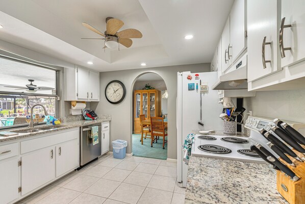 House (3 Bedrooms) | Interior