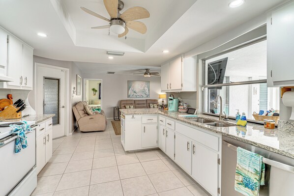 House (3 Bedrooms) | Interior - Walk to Park & Marina: Waterfront Cape Coral Home! (Cape Coral)