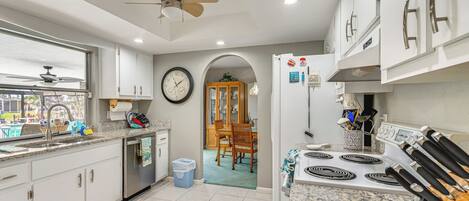 House (3 Bedrooms) | Interior