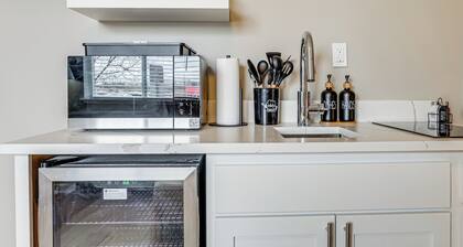 Convenient Studio Stay: Easy Access to Twin Cities