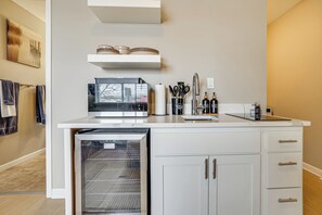 Apartment (0 Bedroom) | Interior - Convenient Studio Stay: Easy Access to Twin Cities (Blaine)