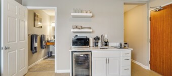 Convenient Studio Stay: Easy Access to Twin Cities