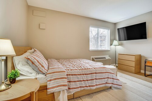 Convenient Studio Stay: Easy Access to Twin Cities