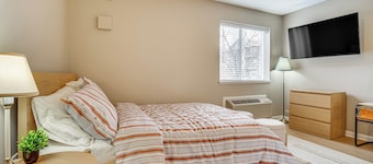 Convenient Studio Stay: Easy Access to Twin Cities