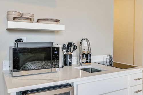 Convenient Studio Stay: Easy Access to Twin Cities