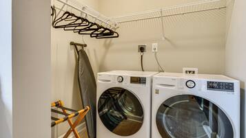 Apartment (0 Bedroom) | Interior