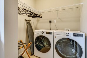 Apartment (0 Bedroom) | Interior - Convenient Studio Stay: Easy Access to Twin Cities (Blaine)