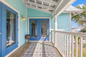Hus - flere senge - adgang til pool - udsigt til pool (5612 Beach Drive) | Terrasse/gårdhave