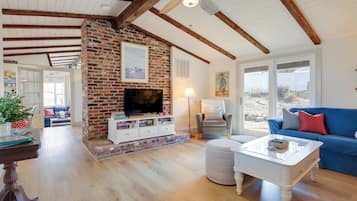 House (3 Bedrooms) | Front of property