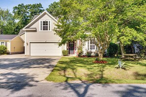 House (4 Bedrooms) | Front of property