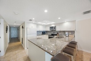 Fridge, microwave, oven, stovetop - 3BR Beachfront Getaway LARGE Balcony – Steps to the Sand (Madeira beach)