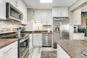 Wasserkocher mit Kaffee-/Teezubehör