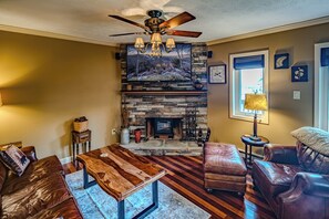 Fireplace - My Mountain Place Ski in Ski out (Sugar Mountain)