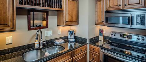 ثلاجة، ميكروويف، فرن، موقد طهي مسطح