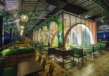 Restaurant. Melior Inn