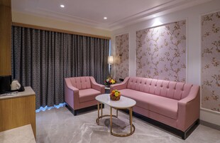 Comfort Suite | Desk, laptop workspace, iron/ironing board, free WiFi