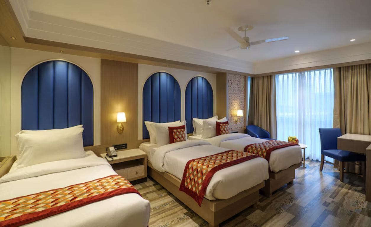 Superior Triple Room | Desk, laptop workspace, soundproofing, iron/ironing board