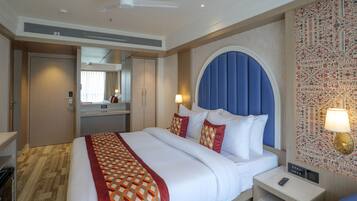 Double Room, City View | Desk, laptop workspace, soundproofing, iron/ironing board