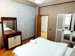 3 chambres, fer et planche à repasser, Wi-Fi, draps fournis