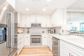 Microwave, dishwasher, coffee/tea maker, toaster