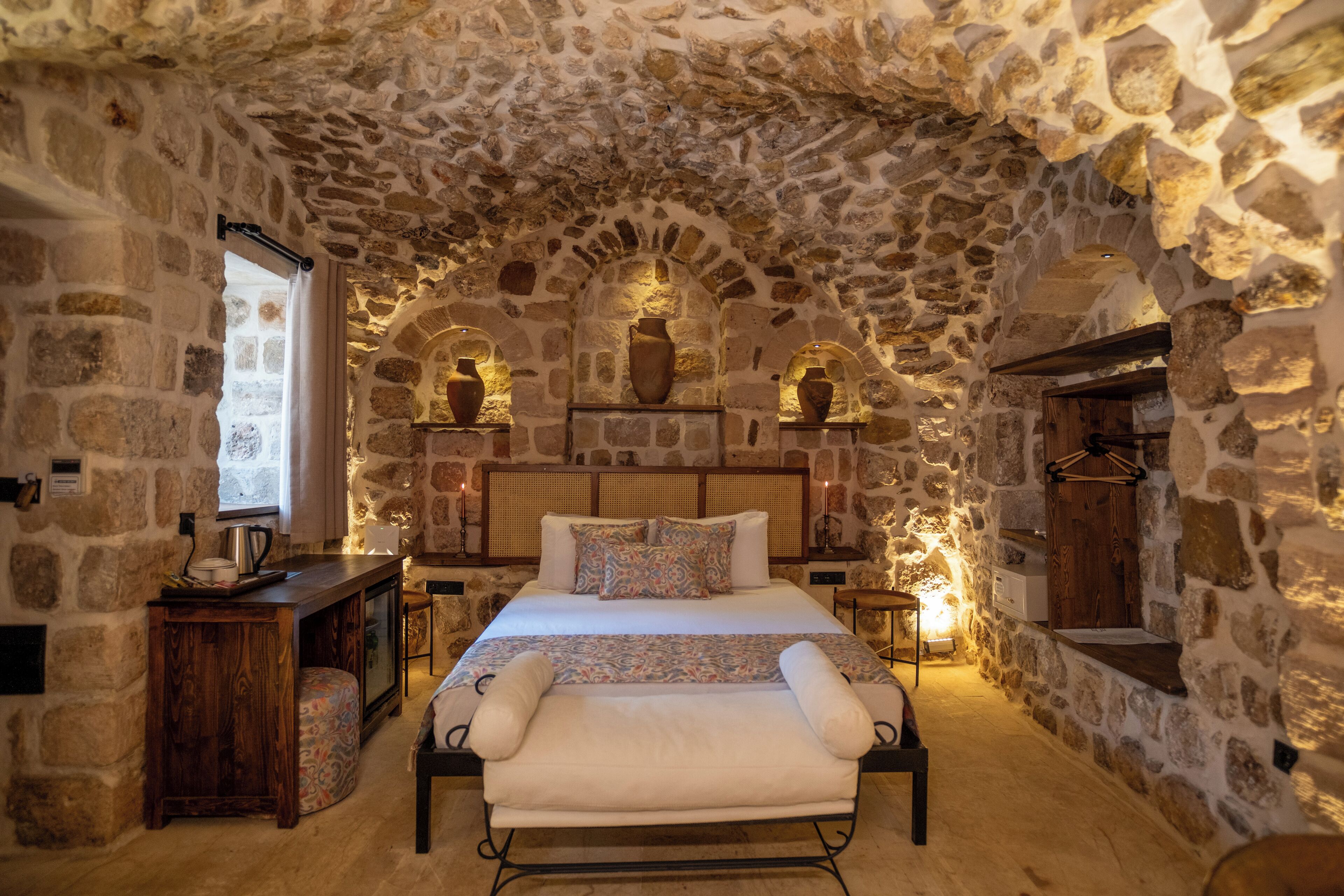 Kamar Double Comfort | Isi minibar gratis, brankas, meja kerja, dan ruang kerja ramah laptop