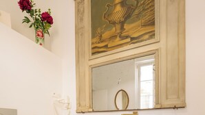 Deluxe Suite, Non Smoking, Pets not allowed | In-room safe, free WiFi - Les suites de Notre Dame Luxury Cottage (Sedan)