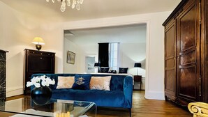 Deluxe Suite, Non Smoking, Pets not allowed | In-room safe, free WiFi - Les suites de Notre Dame Luxury Cottage (Sedan)