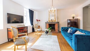 Deluxe Suite, Non Smoking, Pets not allowed | In-room safe, free WiFi - Les suites de Notre Dame Luxury Cottage (Sedan)