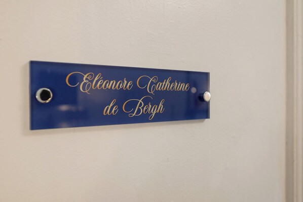 Unclassified image, 1 of 9, button - Les suites de Notre Dame Luxury Cottage (Sedan)